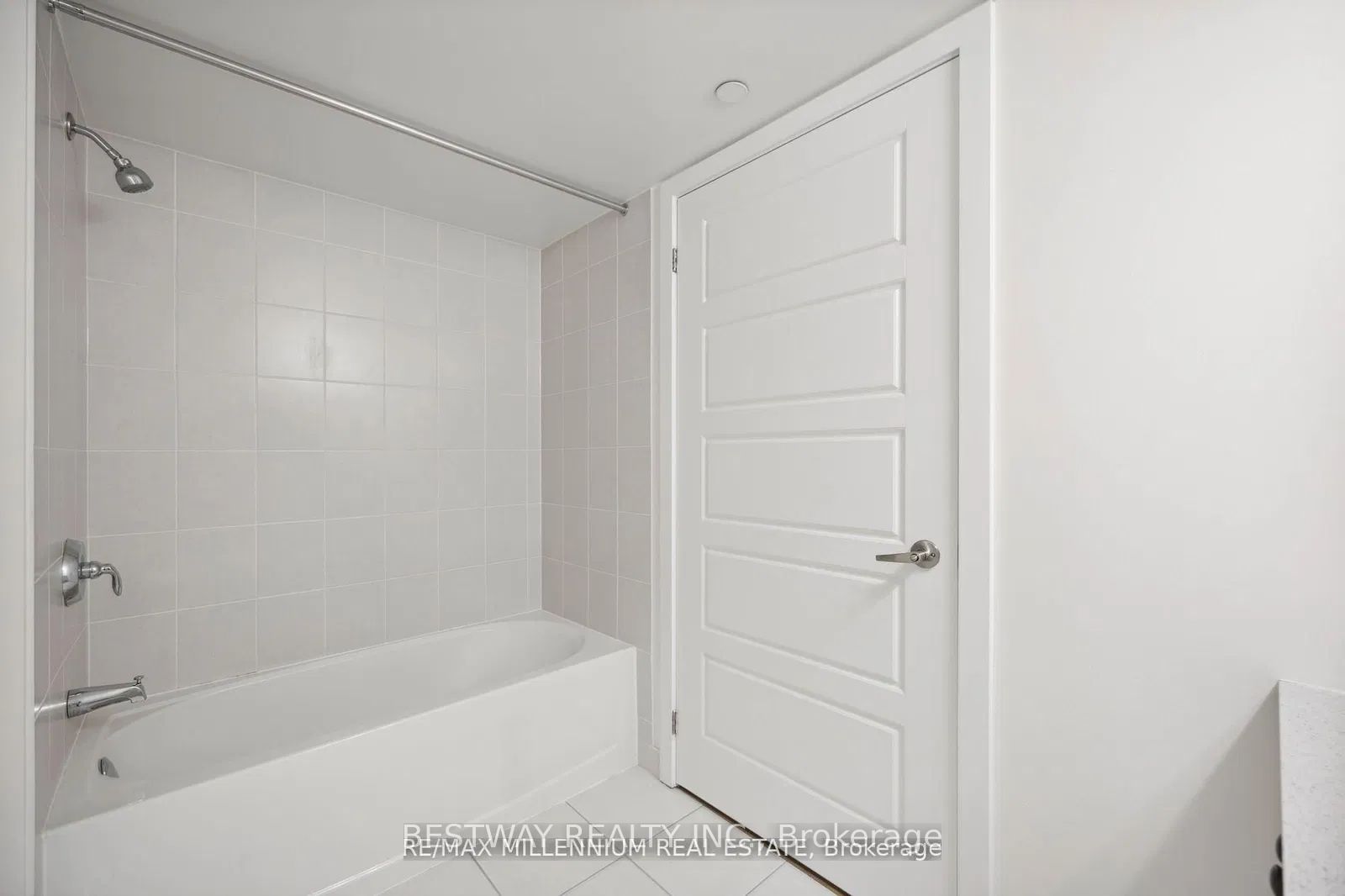 209-1255 Bayly Street, Pickering, ON, L1W 0B6