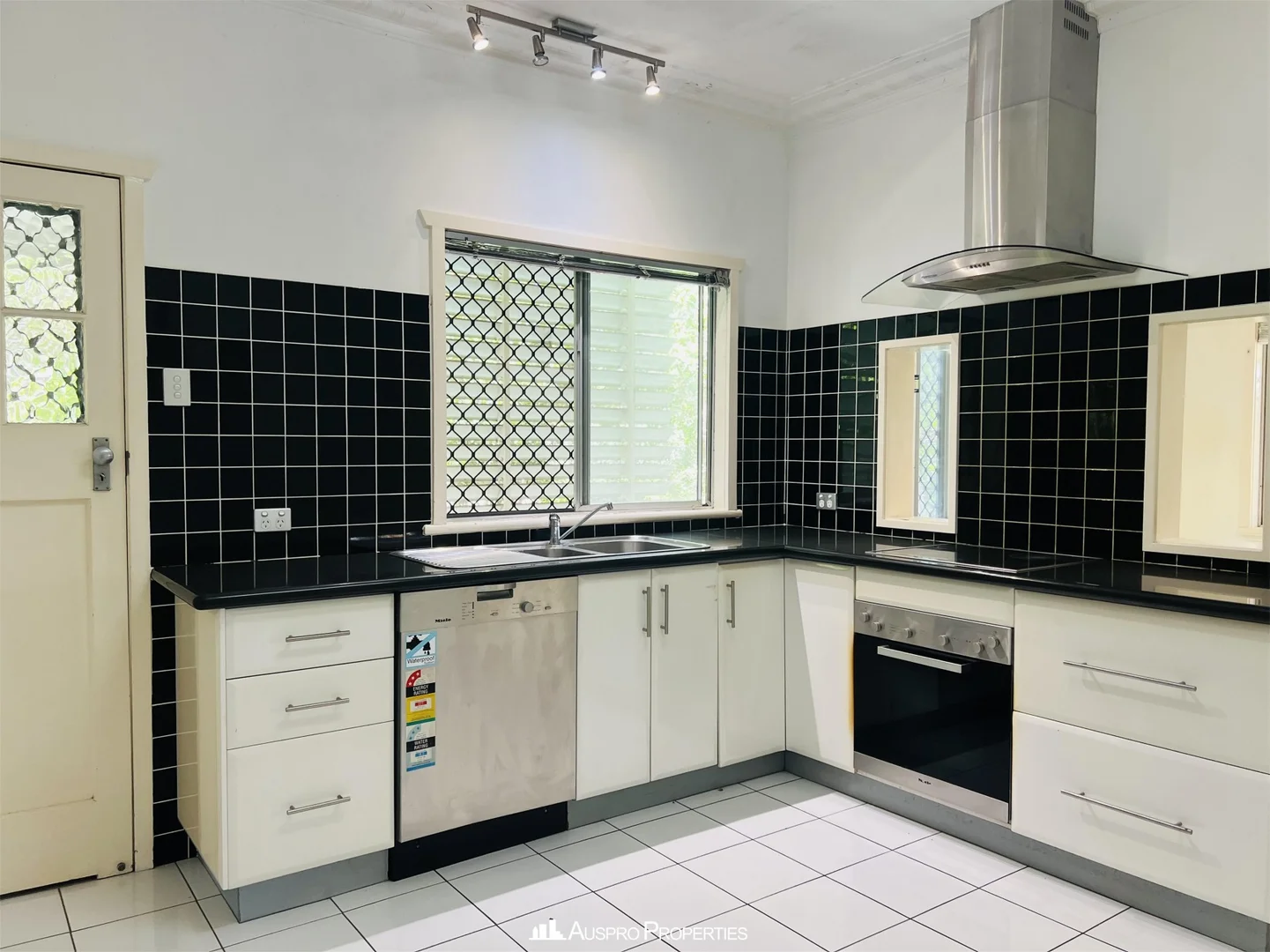 Additional image 3 of 170 Macrossan Avenue, Norman Park QLD 4170