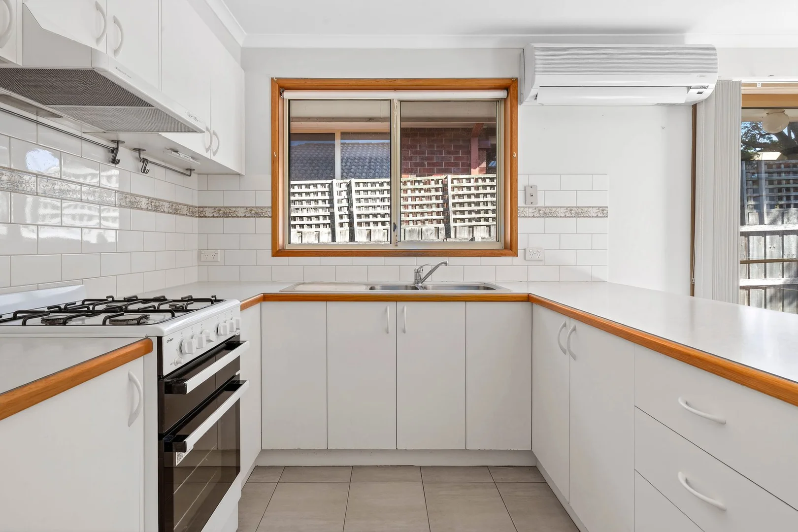 Additional image 4 of 2/237 Mt Pleasant Road, Highton VIC 3216