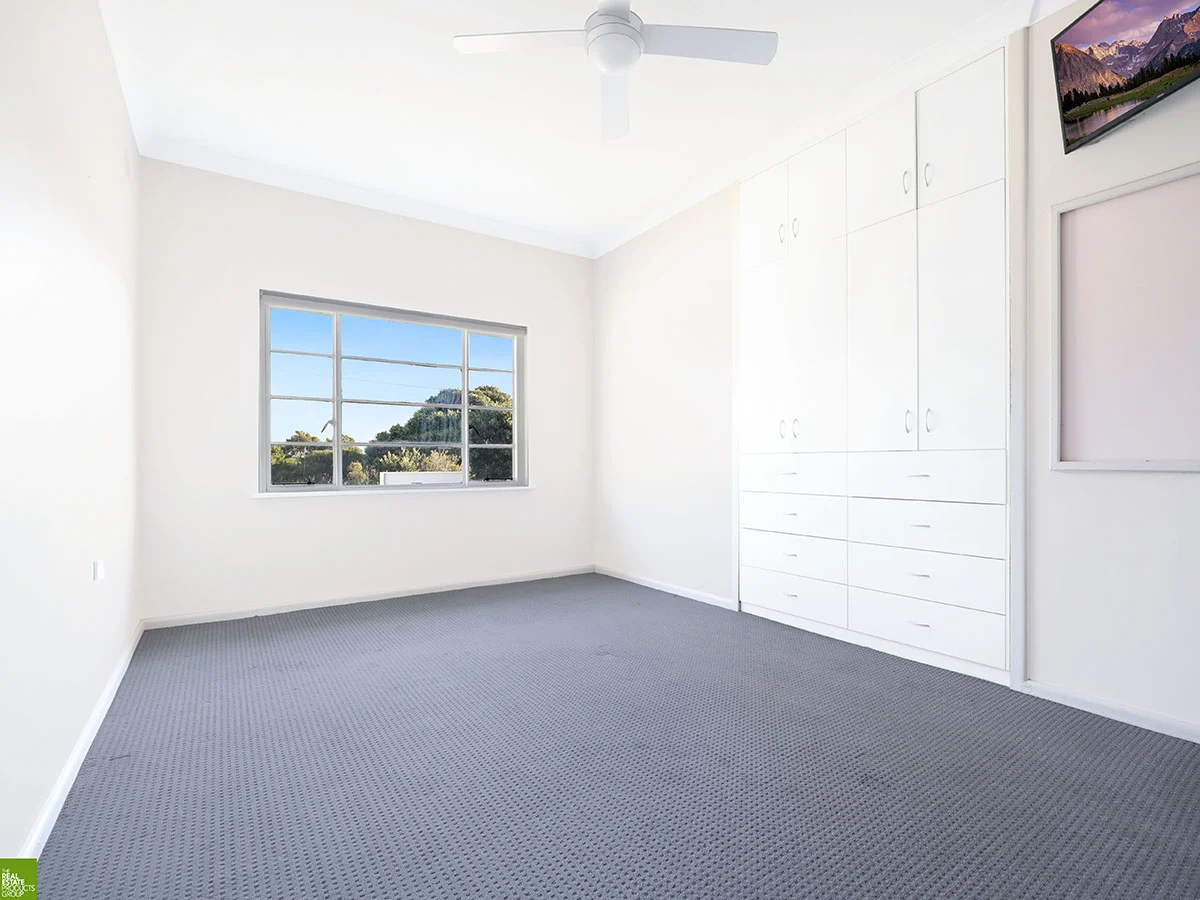 Additional image 5 of 348 Northcliffe Drive, Lake Heights NSW 2502
