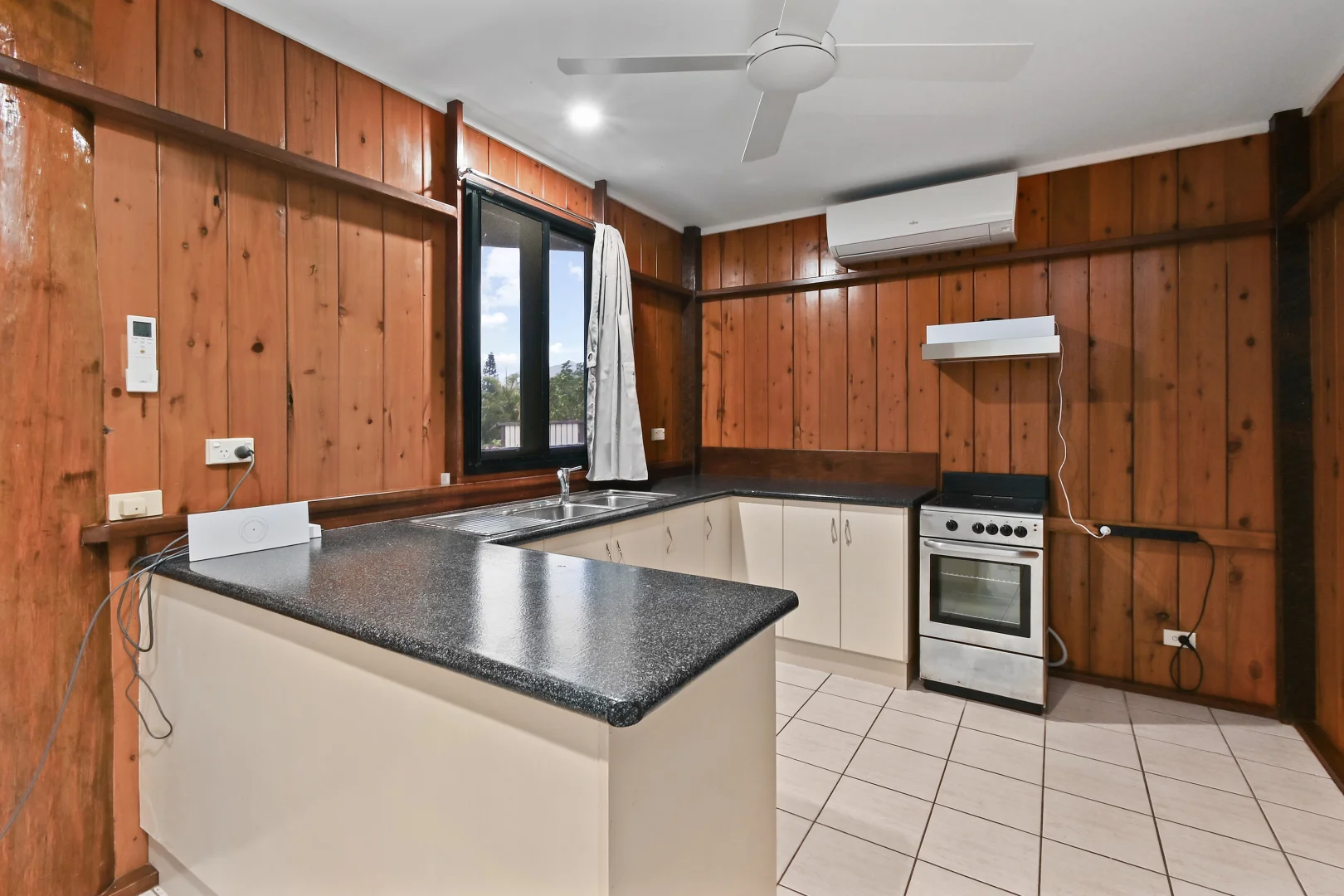 7 THORNTON COURT, White Rock QLD 4868 photo 3