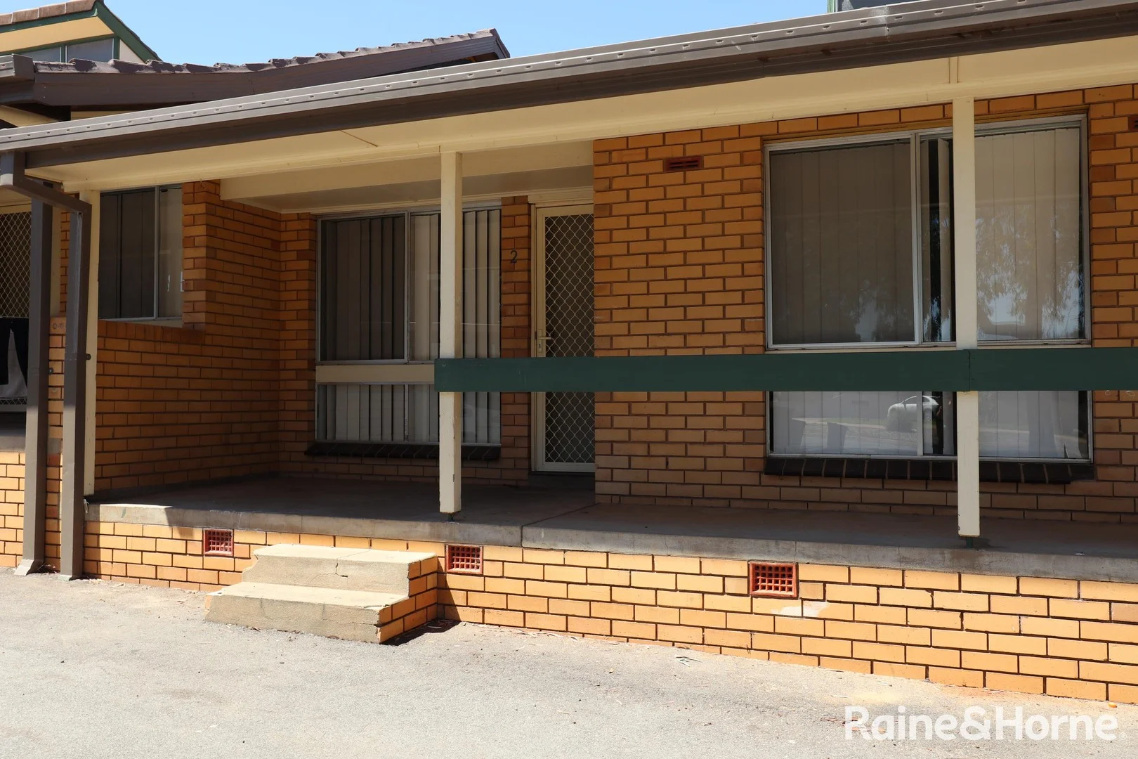 2/3 Joyes Place, Tolland NSW 2650