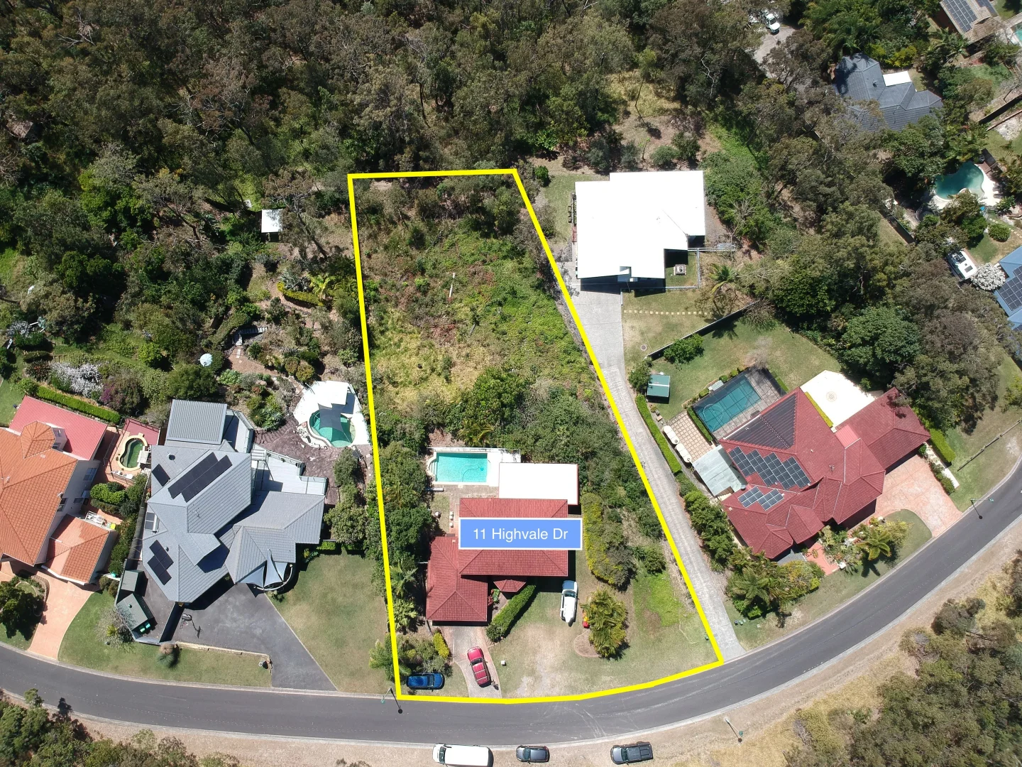 11 Highvale Drive, Helensvale QLD 4212 photo 2