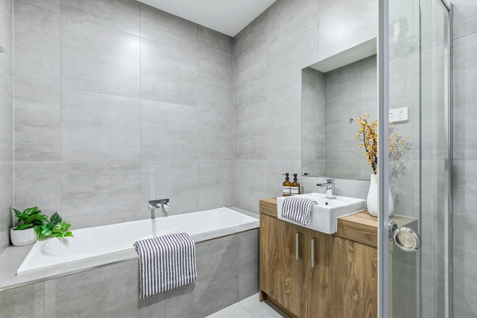 Additional image 13 of 2/28 Irwin Avenue, Altona North VIC 3025