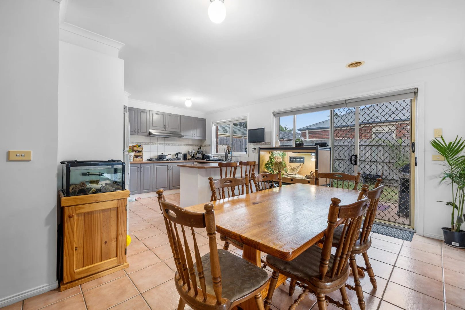 12 Breamlea Way, Cranbourne West VIC 3977 photo 4