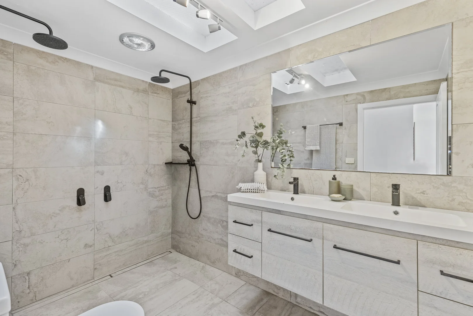 Additional image 9 of 50 Lakedge Avenue, Berkeley Vale NSW 2261