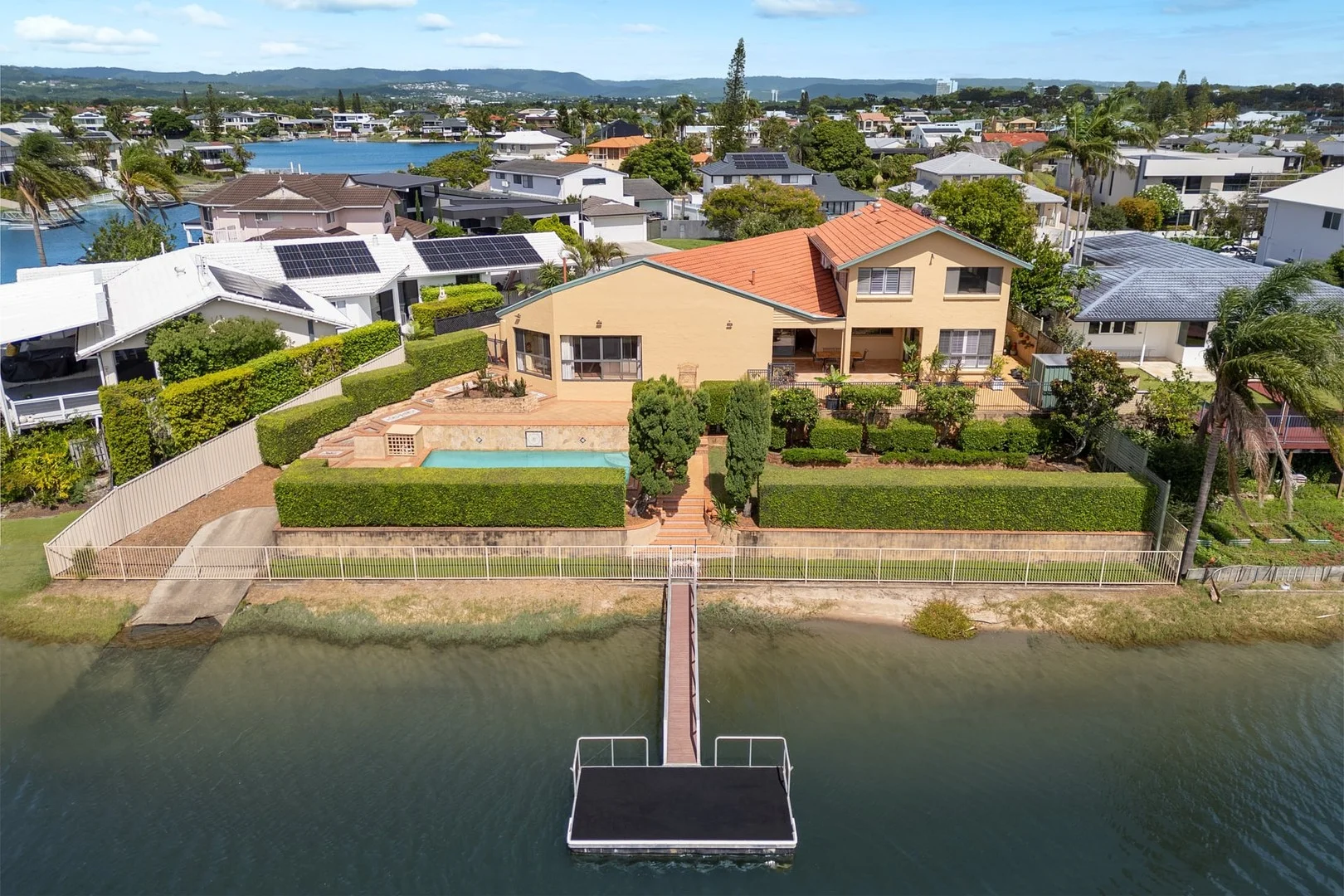 5 Caithness Court, Sorrento QLD 4217