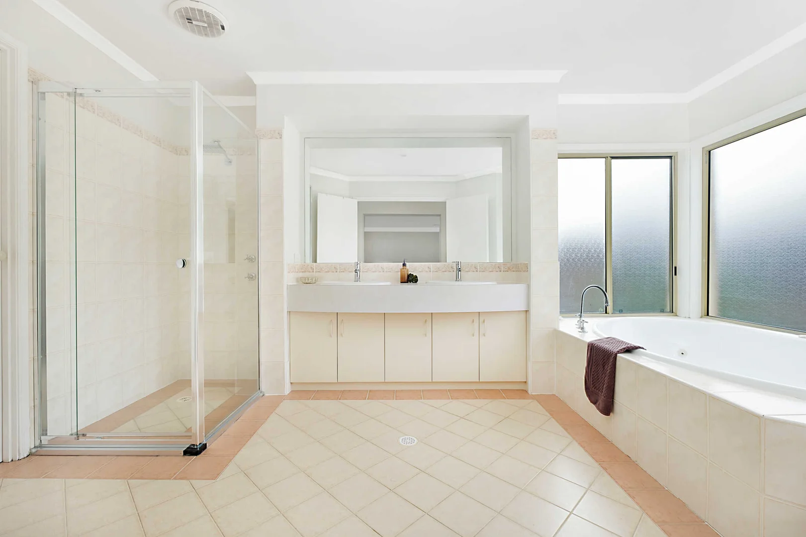 22 Ben Place, Beaumont Hills NSW 2155 photo 2