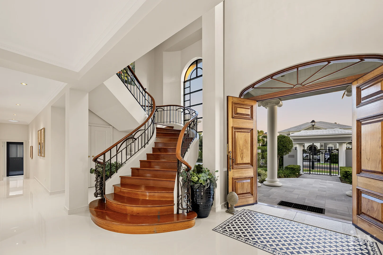 Additional image 4 of 5-7 Queen Guineveres Place, Sovereign Islands QLD 4216