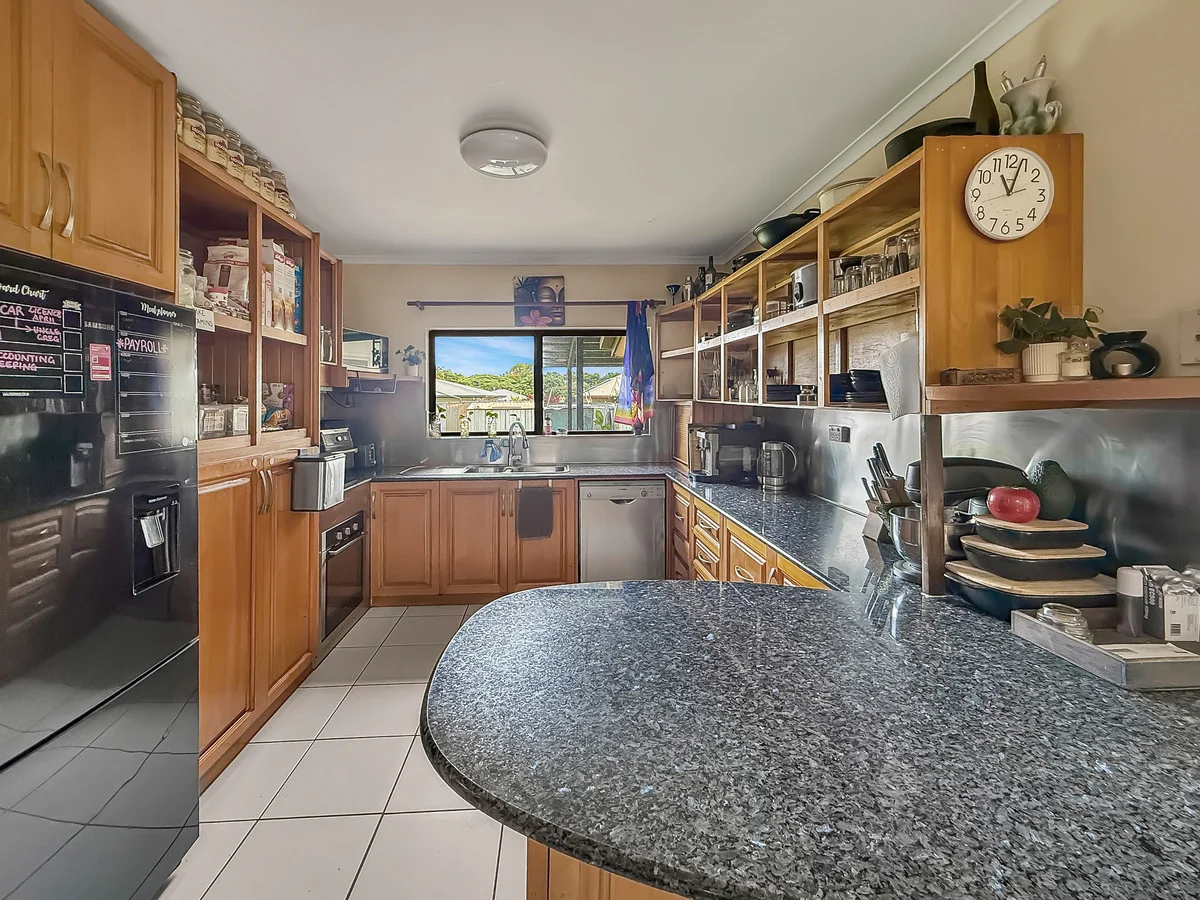 6 Haines Close, Mareeba QLD 4880 photo 3
