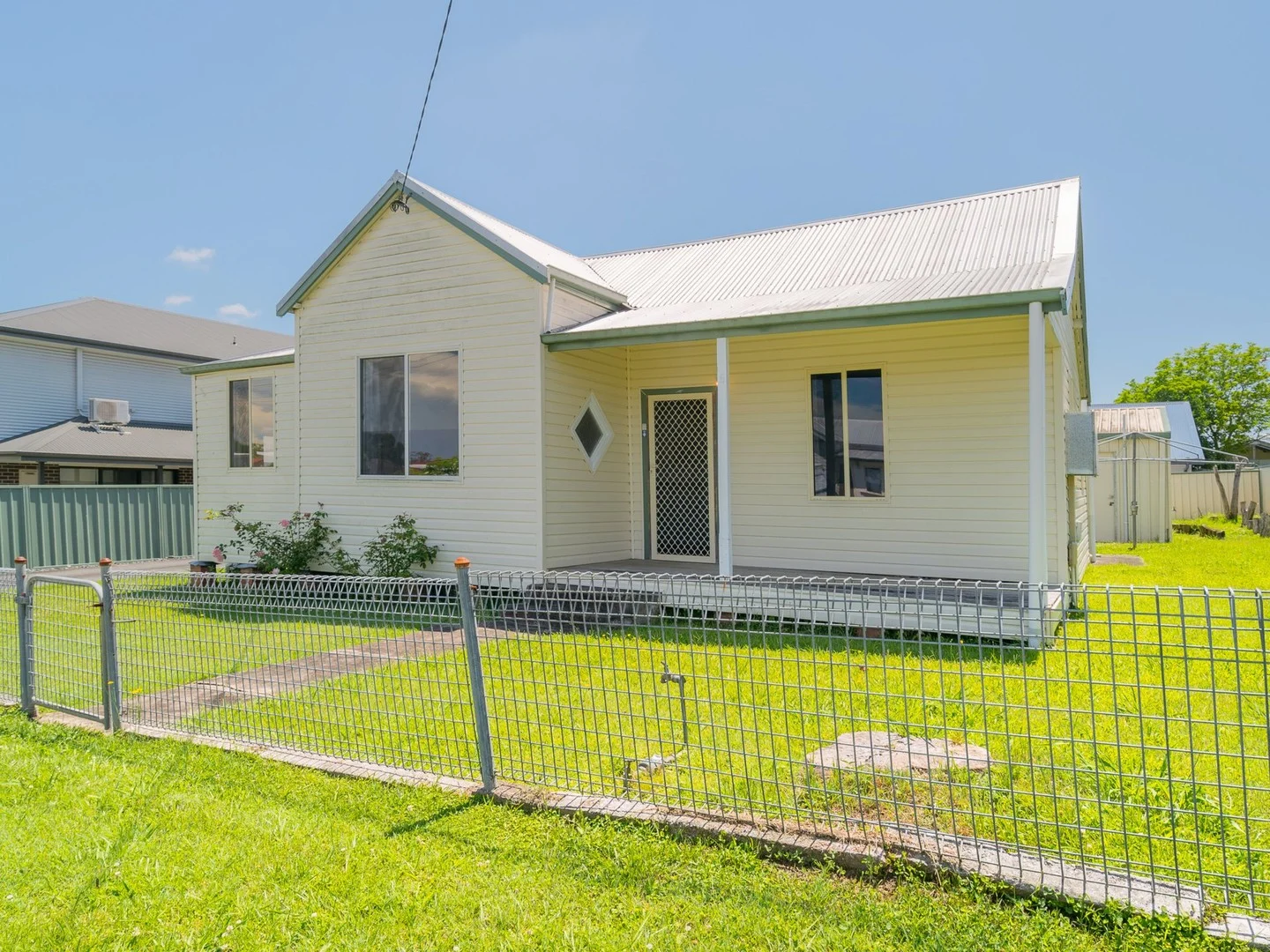 5 Frances Street, Taree NSW 2430
