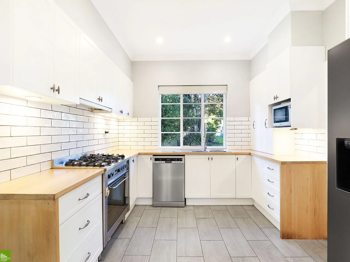 348 Northcliffe Drive, Lake Heights NSW 2502