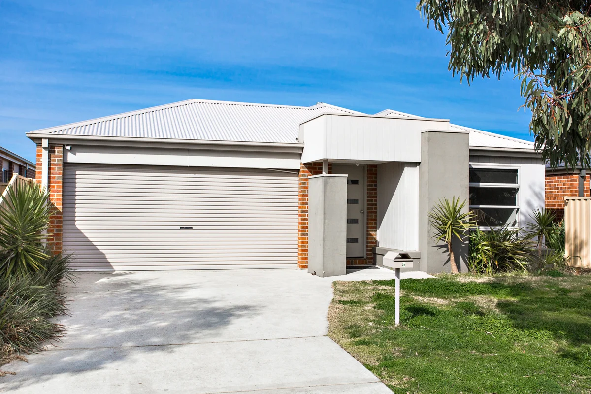 5 Bolton Street, Sebastopol VIC 3356