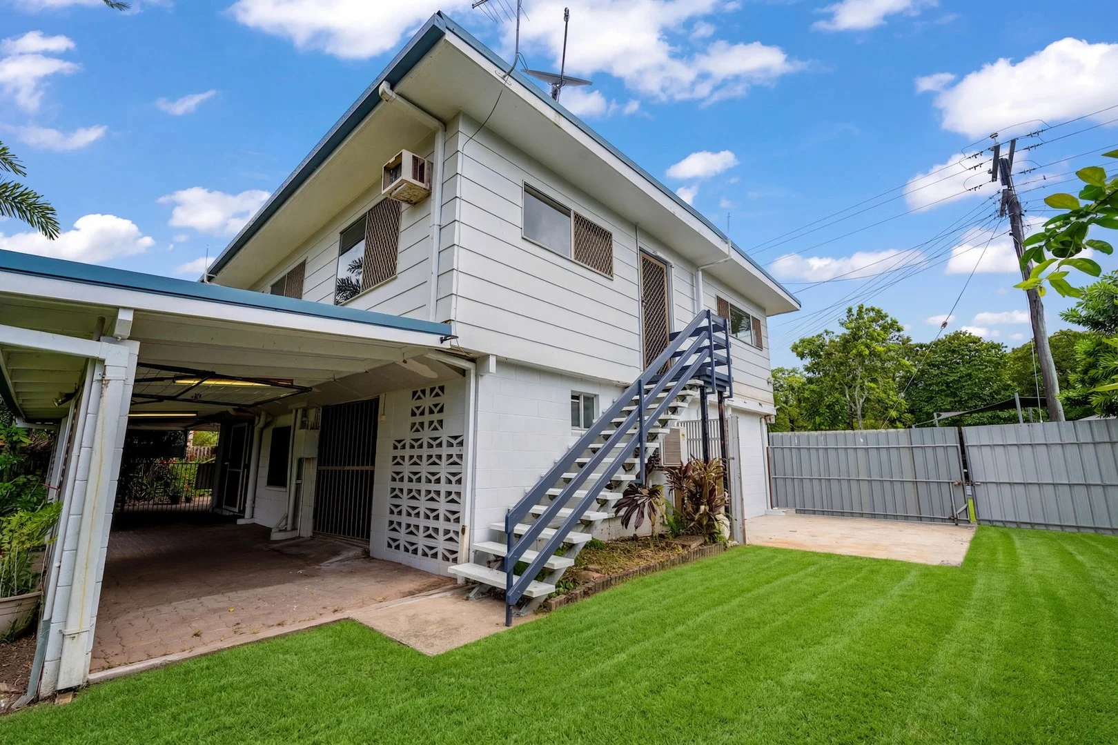 2 English Street, Manunda QLD 4870