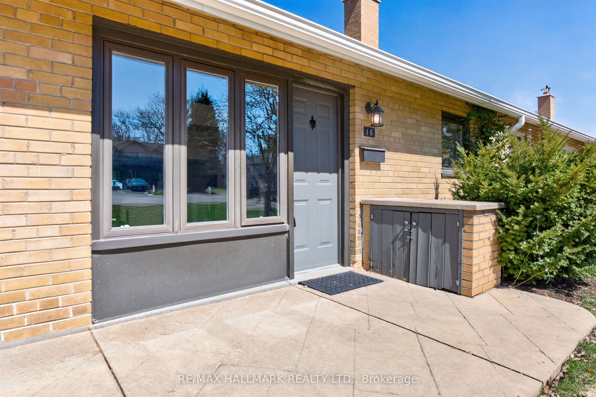 16 Burdock Lane, Toronto, ON, M3C 2G5