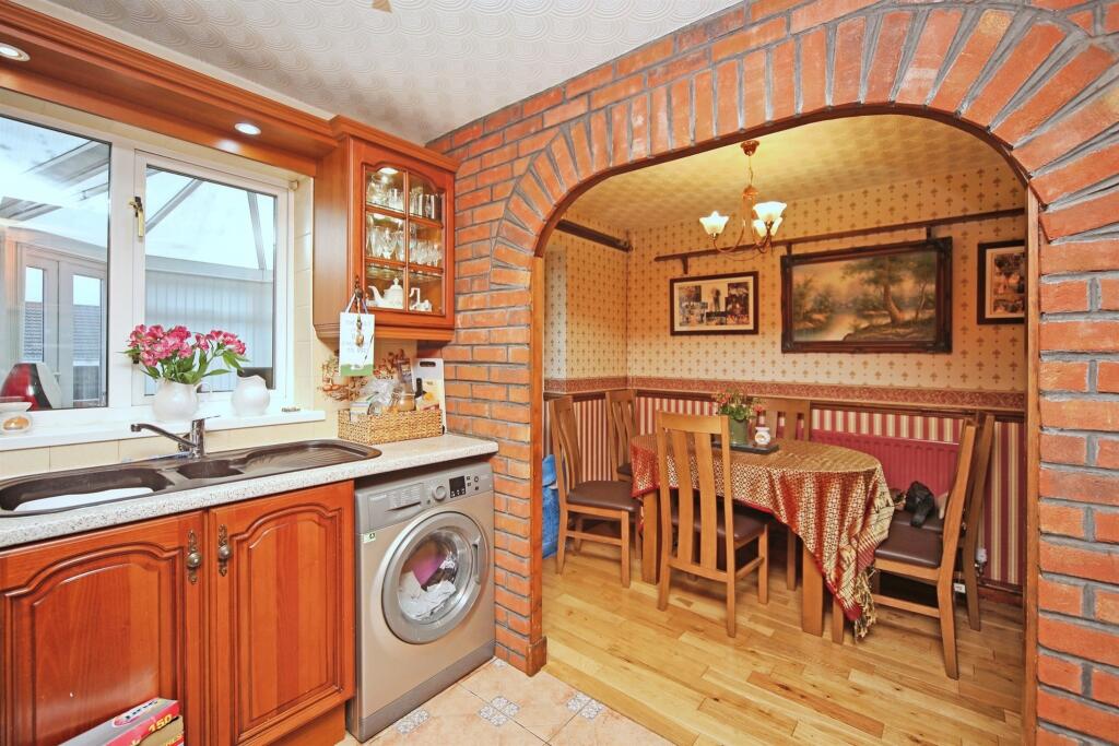 Pevensey Close, Tividale, OLDBURY photo 4