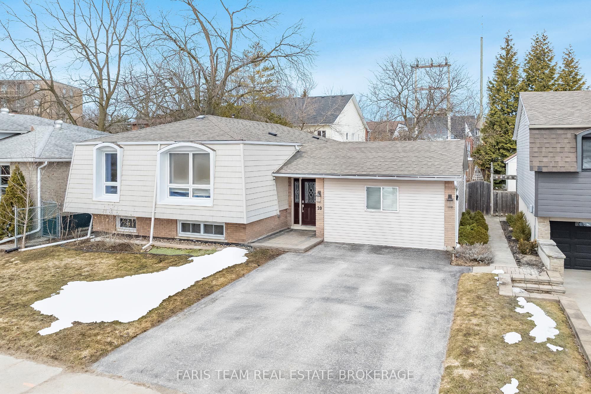 20 Indian Arrow Road, Barrie, ON, L4M 5G3