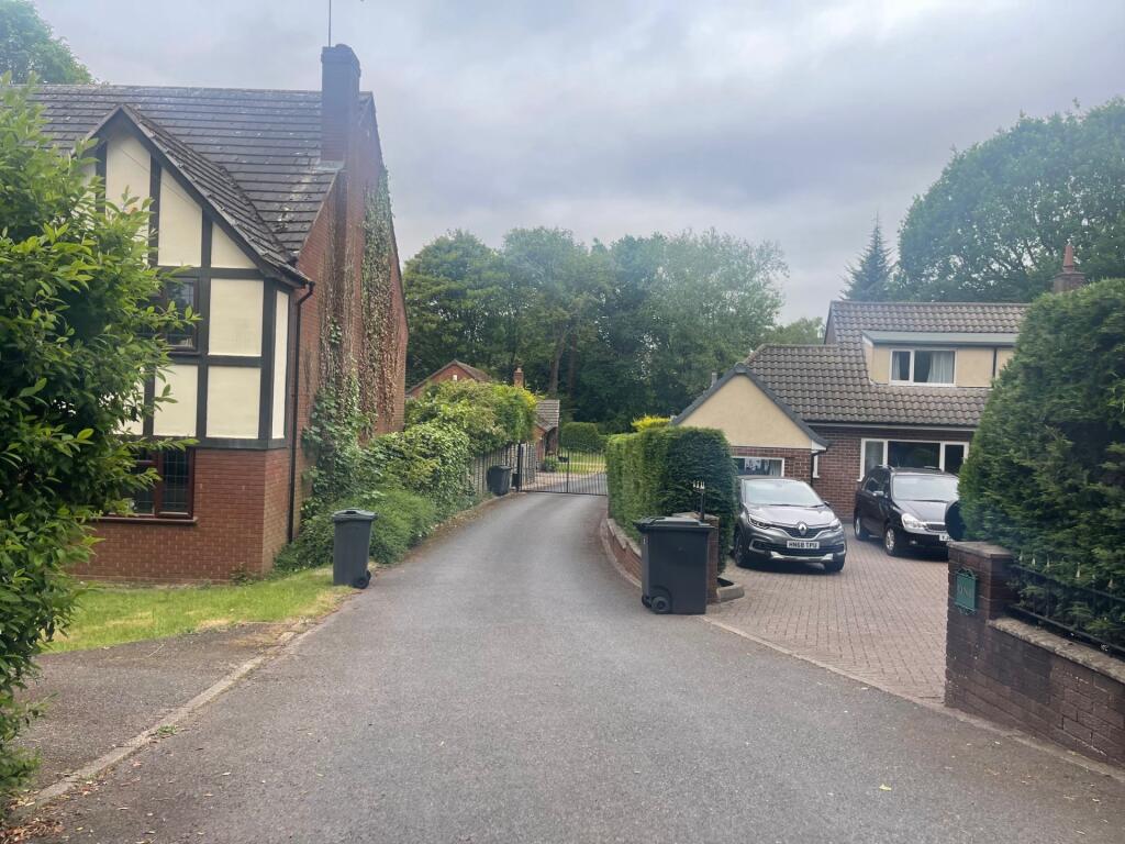 Lindenwood, Upper Clifton Road, B73