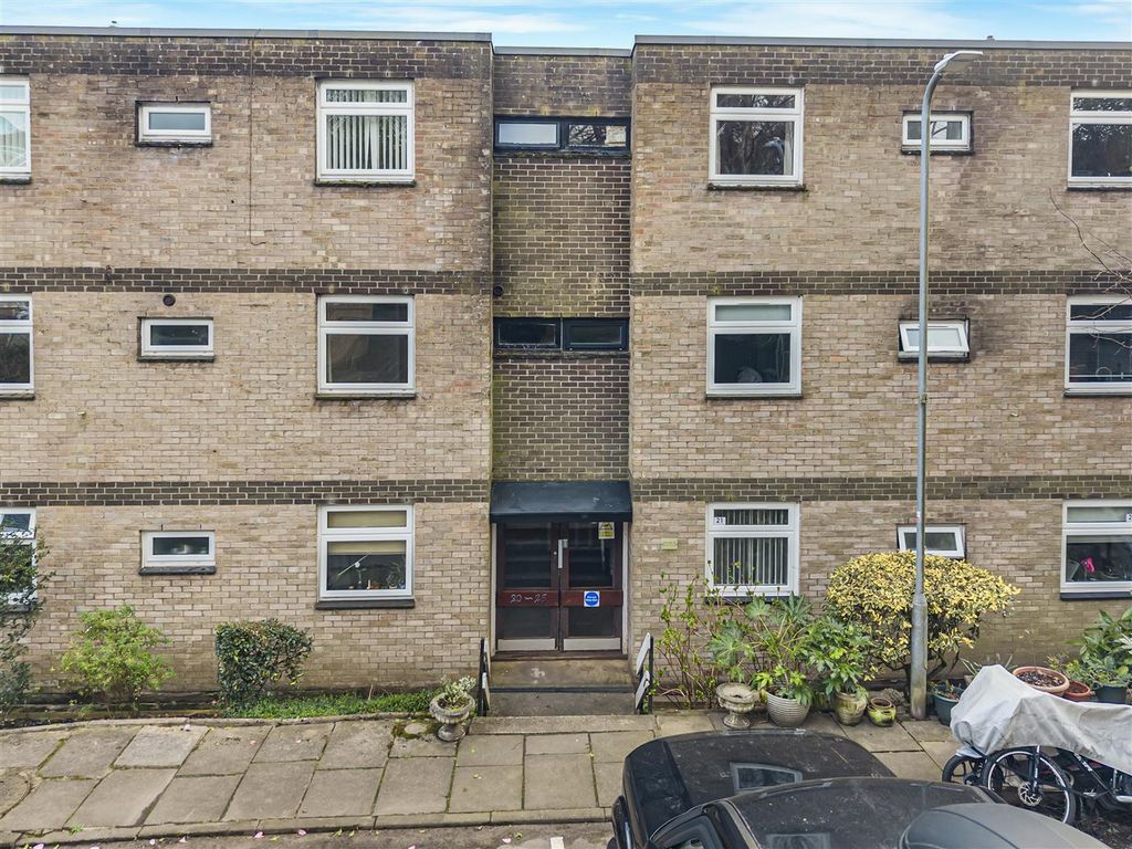 2 bed flat for saleLisvane Road, Llanishen, Cardiff CF14 photo 5