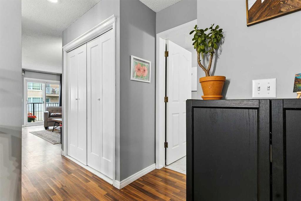 Additional image 5 of 2-2207 28 Street SW, Calgary, AB, T3E 2H5