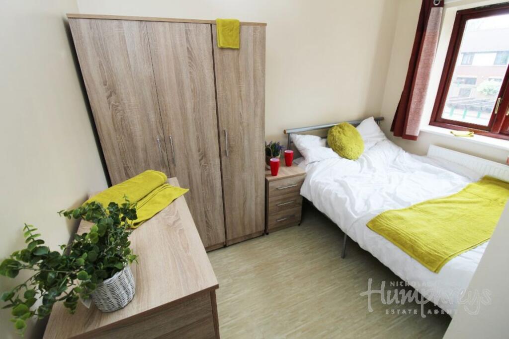 Bodmin Grove, B7 - 8-8 Viewings photo 2