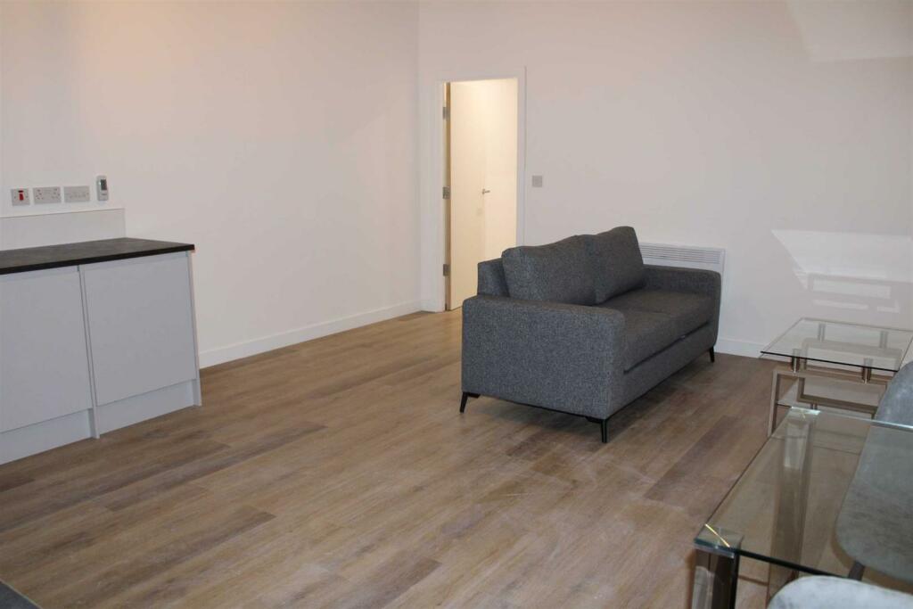 150 High Street, West Bromwich photo 5