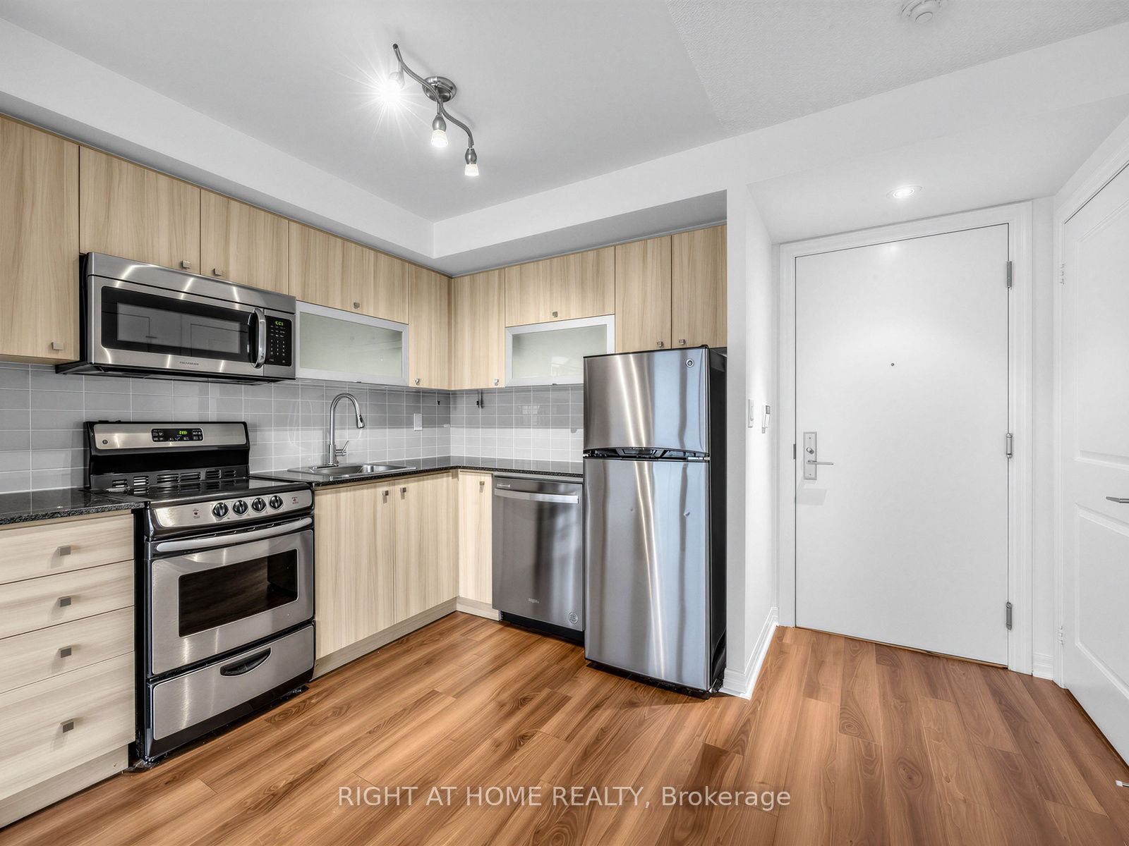 318-2015 Sheppard Avenue E, Toronto, ON, M2J 0B3 photo 2