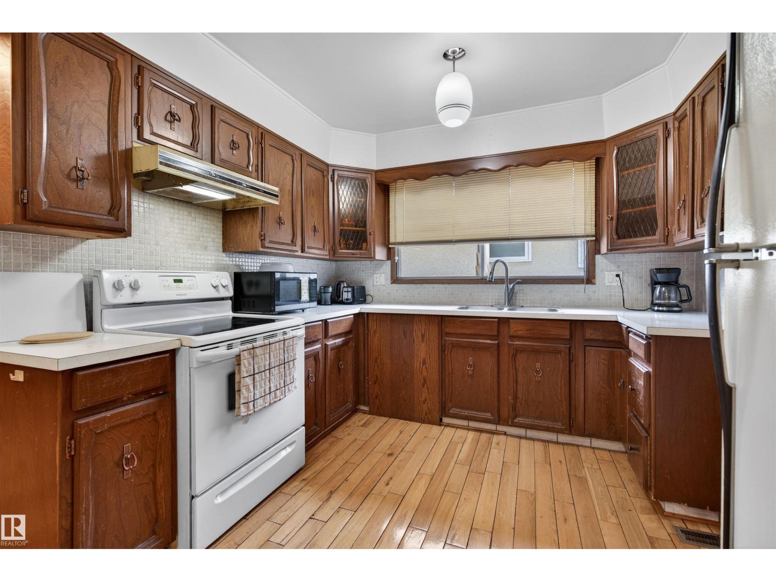Additional image 6 of 4104 109 Street NW, Edmonton, AB, T6J2P9