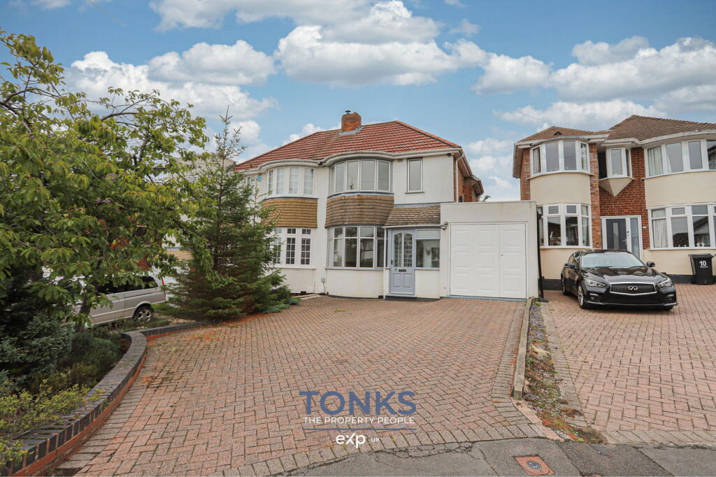 NO CHAIN - Beautifully presented throughout - Broadway Croft, Oldbury, B68 9DJ