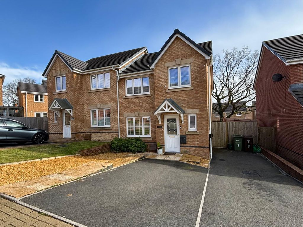 3 bed semi-detached house for saleFfordd Penallta, Gellihaf NP12