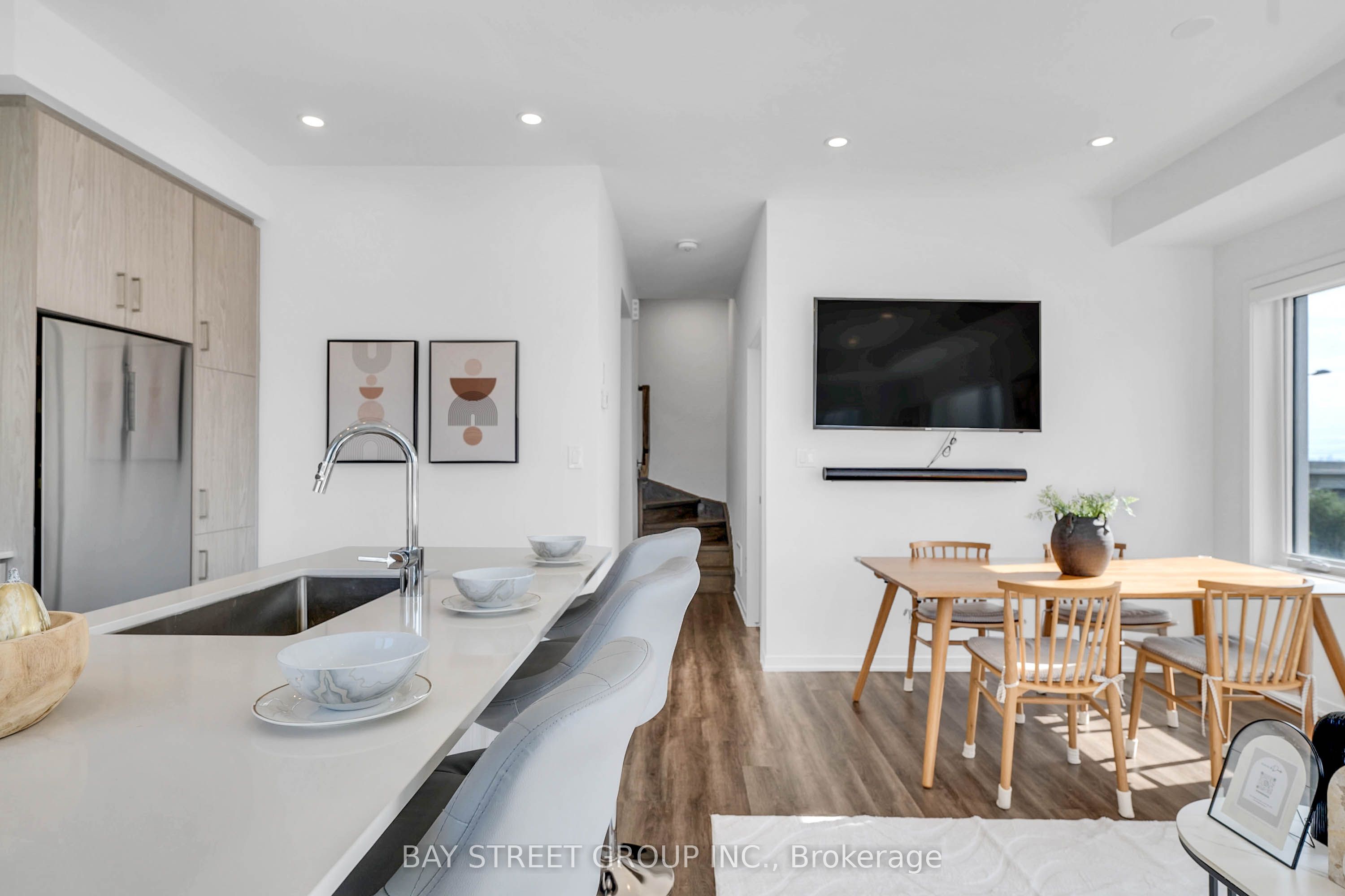 268-150 Honeycrisp Crescent, Vaughan, ON, L4K 0N1 photo 3