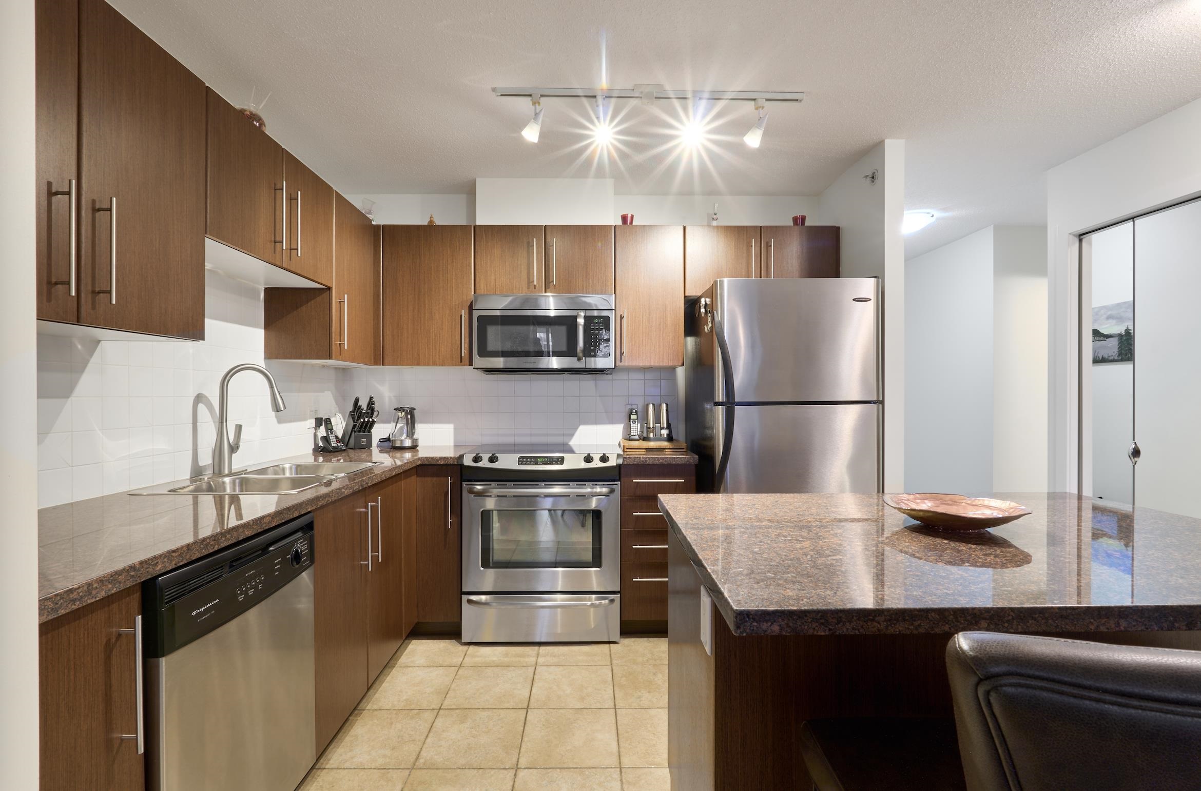 401-2138 Madison Avenue, Burnaby, BC, V5C 6T6