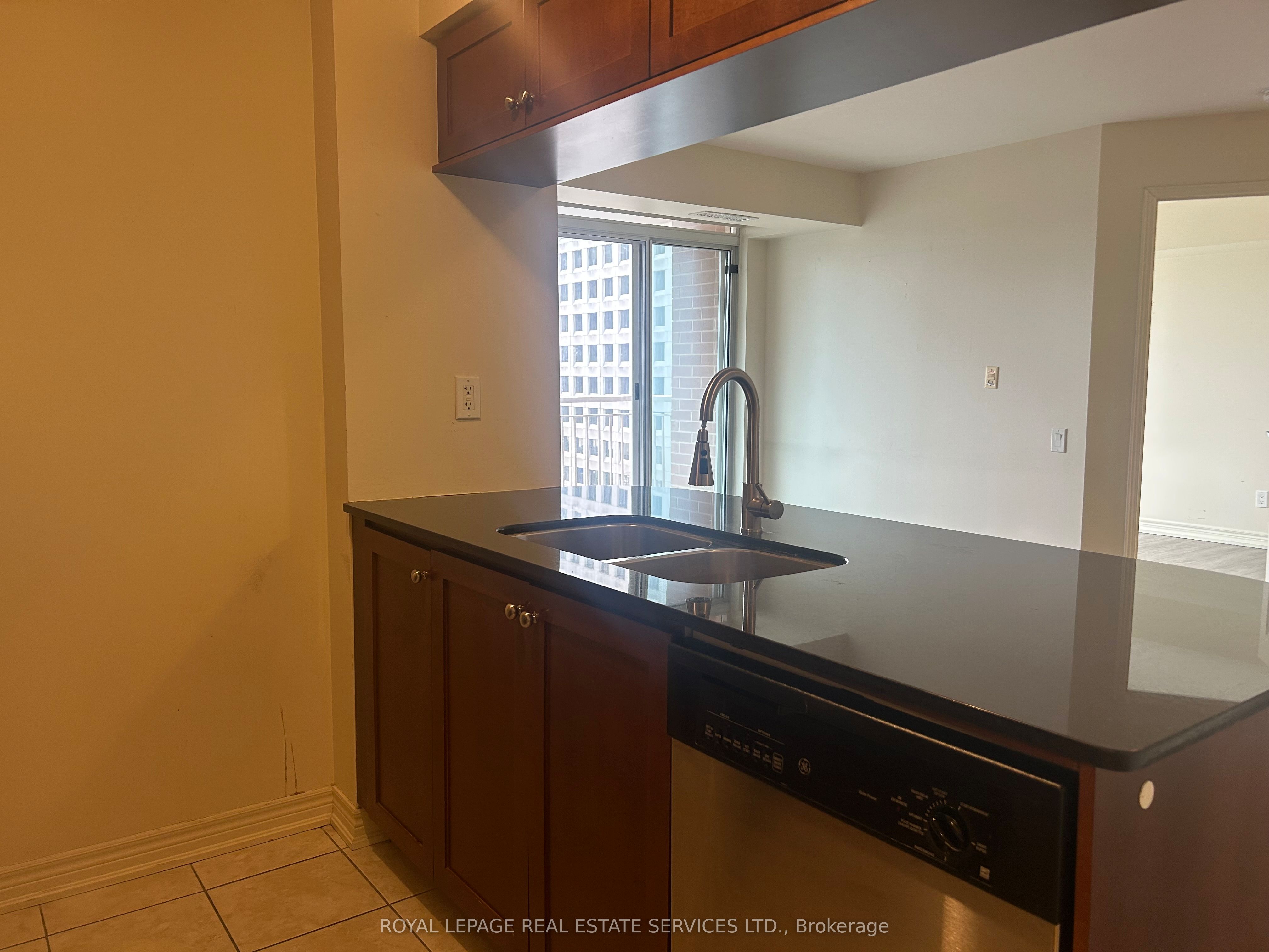 Additional image 5 of 804-60 St Clair Avenue W, Toronto, ON, M4V 1M1