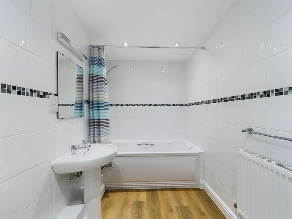 14 Kineton Grange Solihull B92 7EB photo 3