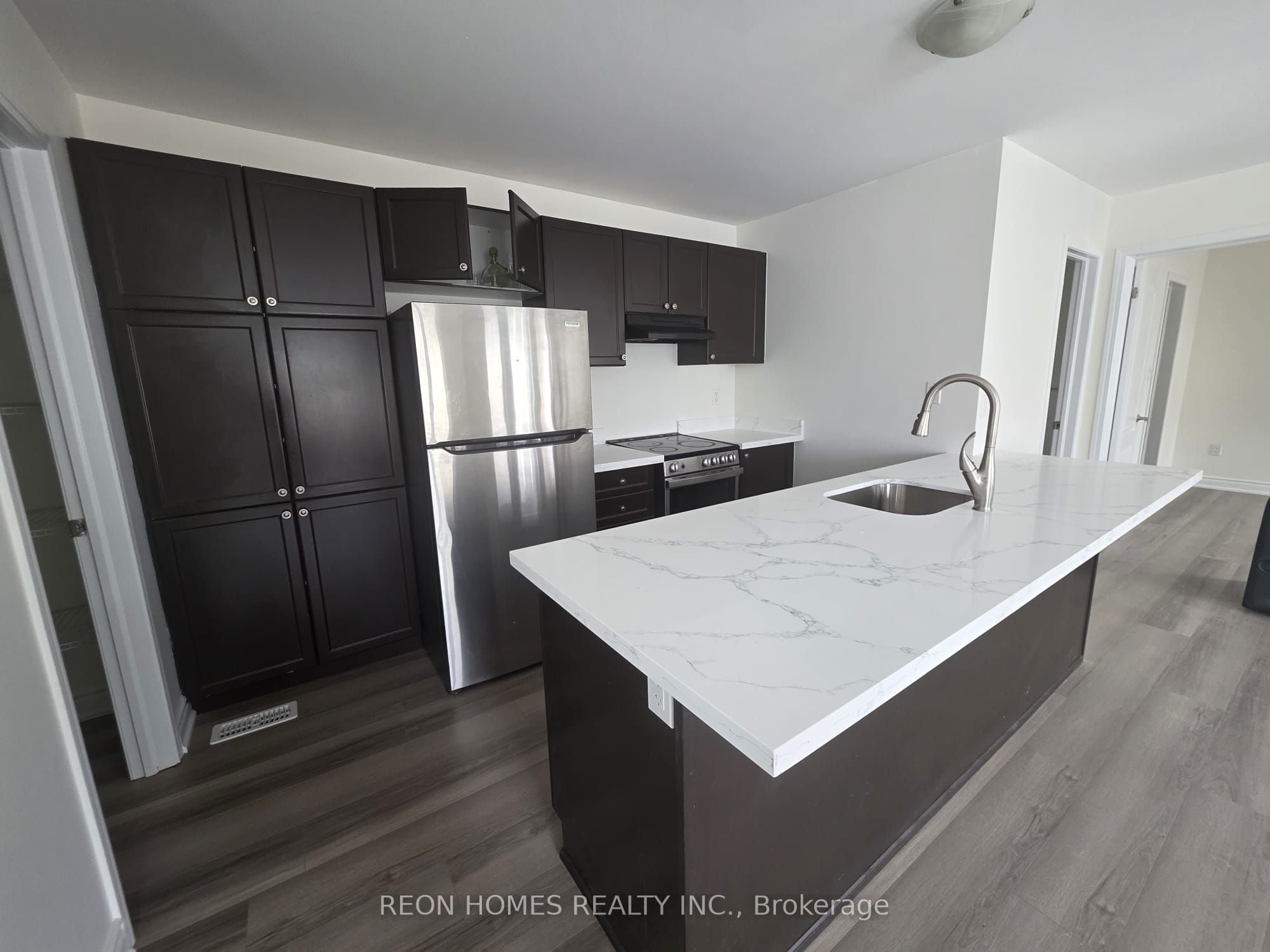 Additional image 5 of (Coach)-237 B Cornell Park Avenue, Markham, ON, L6B 0W8
