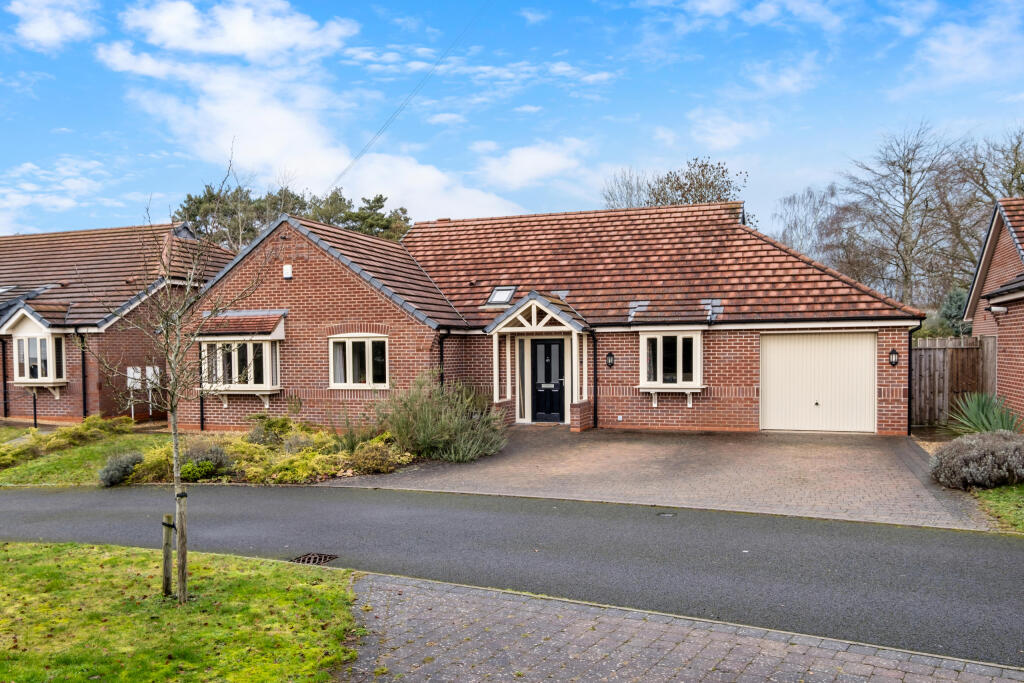 Alcester Road, Finstall, Bromsgrove. B60 1EN