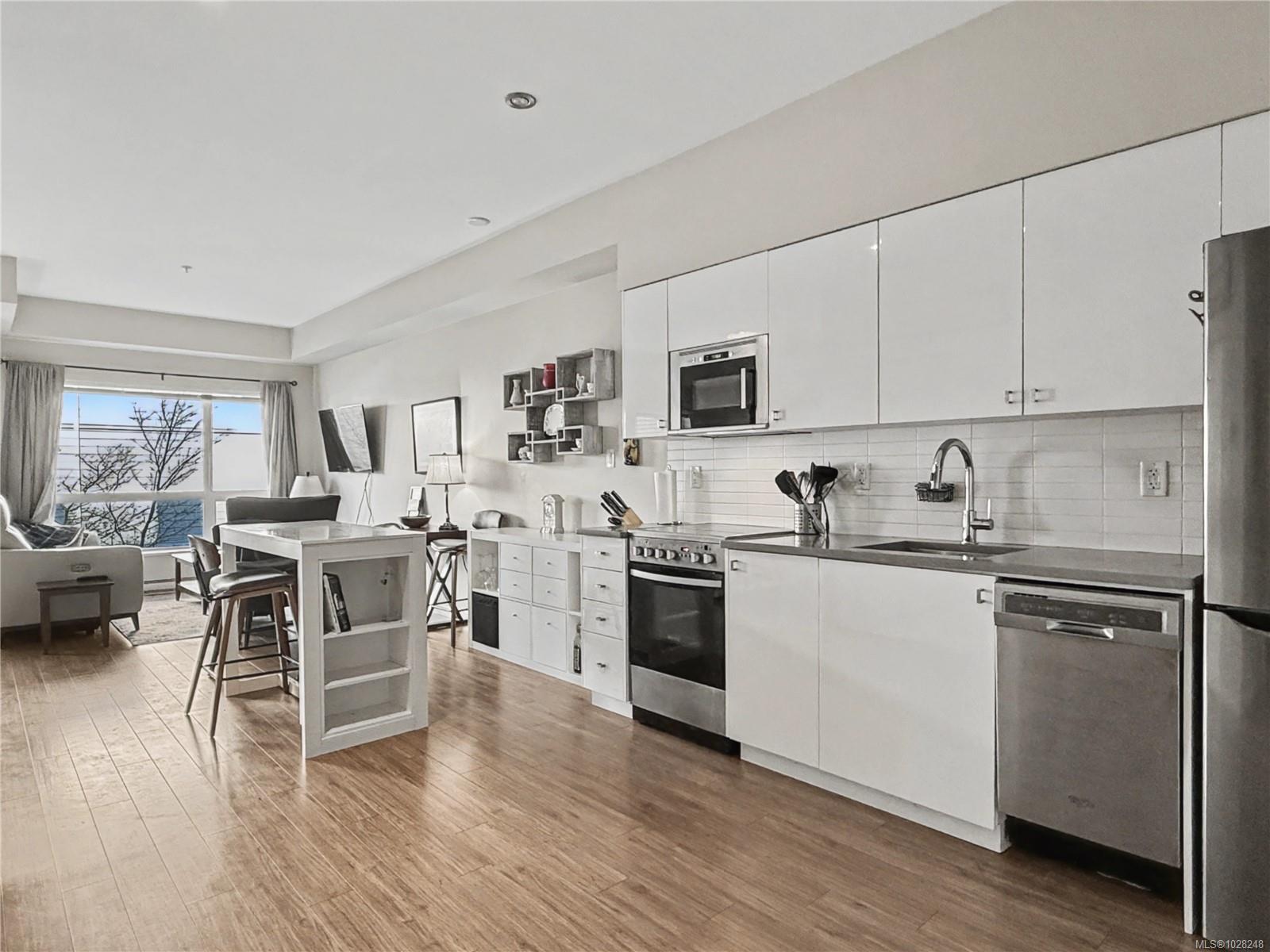 201-785 Tyee Road, Victoria, BC, V9A 7R5