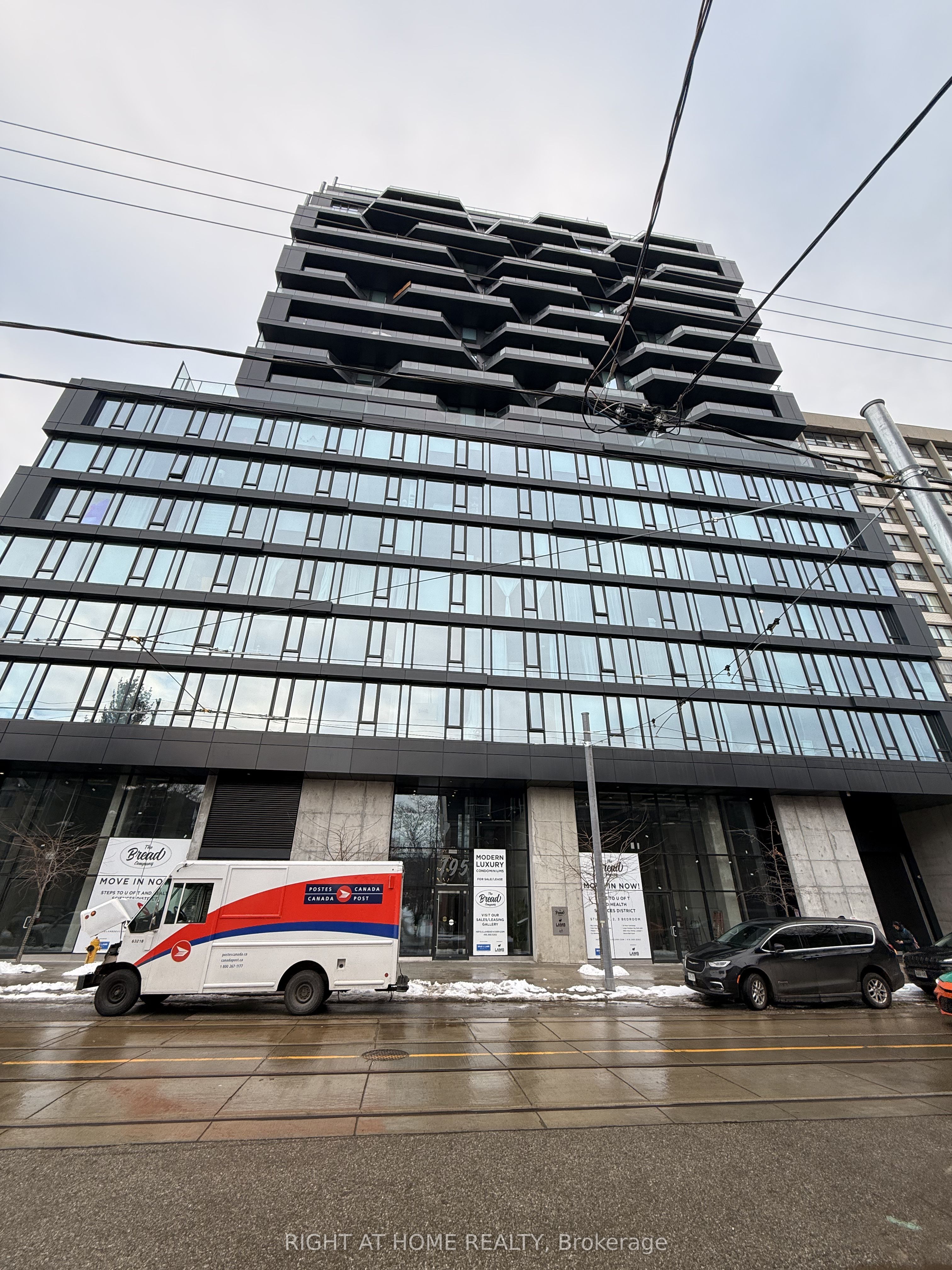 901-195 Mccaul Street, Toronto, ON, M5T 1W6