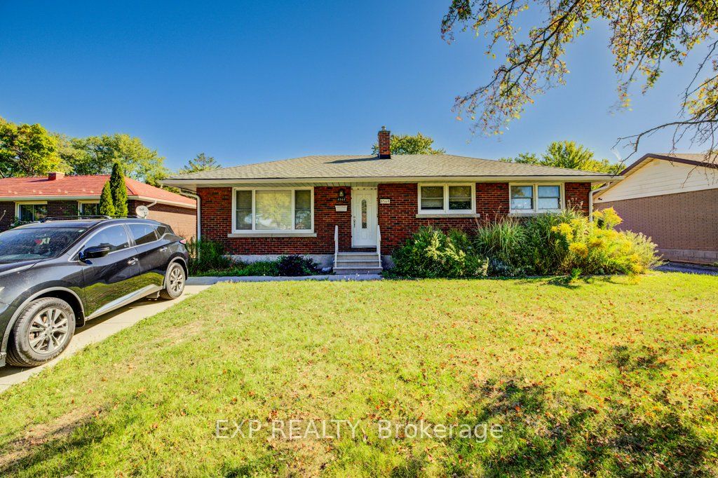 8568 Champlain Drive, Niagara Falls, ON, L2G 6Y6