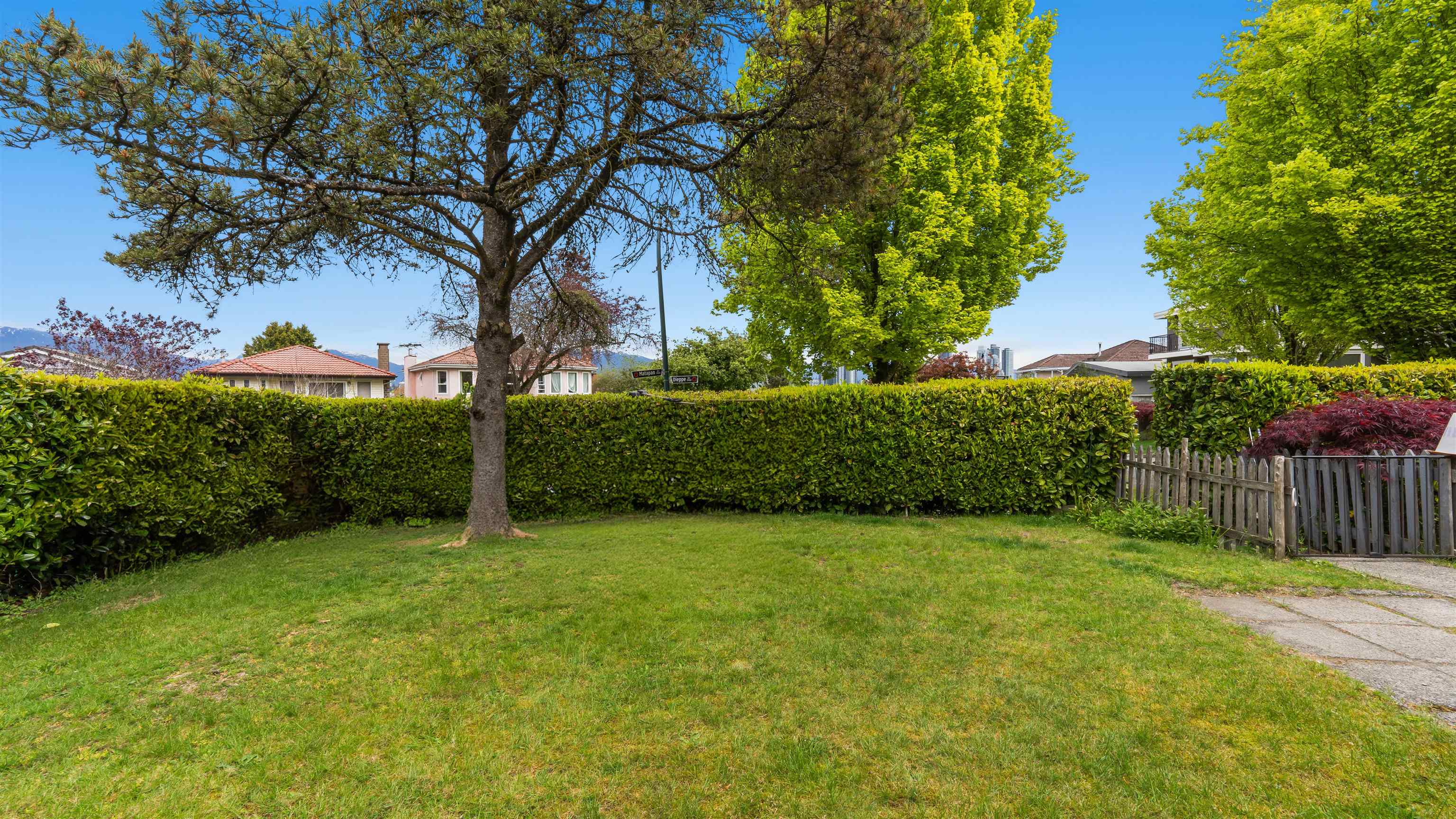 Additional image 3 of 3105 Dieppe Drive, Vancouver, BC, V5M 4B2