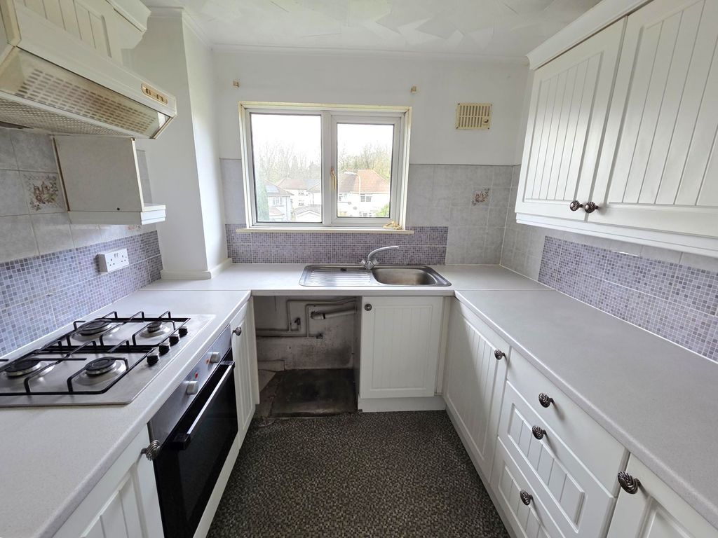 1 bed flat for saleGraig View, Cardiff CF15 photo 4