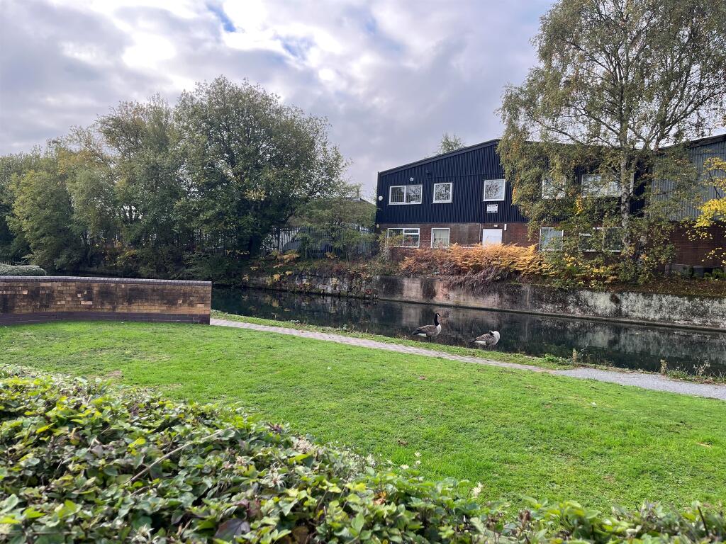 The Moorings, Oldbury