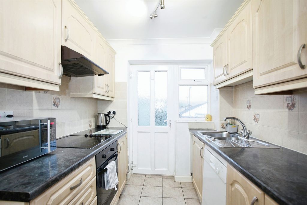 Additional image 4 of 5 bed semi-detached house for saleSt. James Close, Maesycwmmer, Hengoed CF82