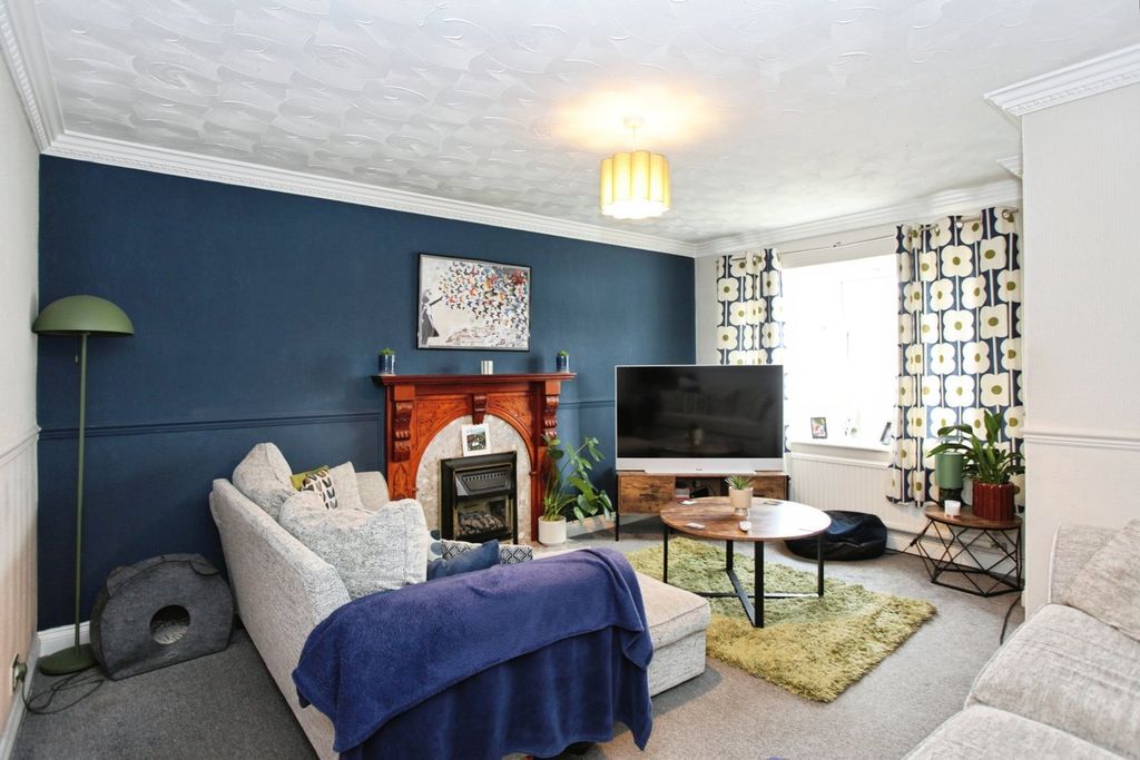 Additional image 2 of 4 bed semi-detached house for salePenybont, Penpedairheol, Hengoed CF82