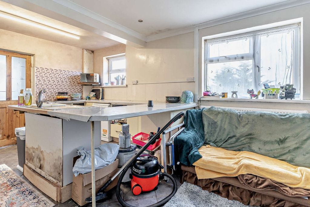 Additional image 7 of 3 bed semi-detached house for saleLansbury Avenue, Cefn Hengoed, Hengoed CF82