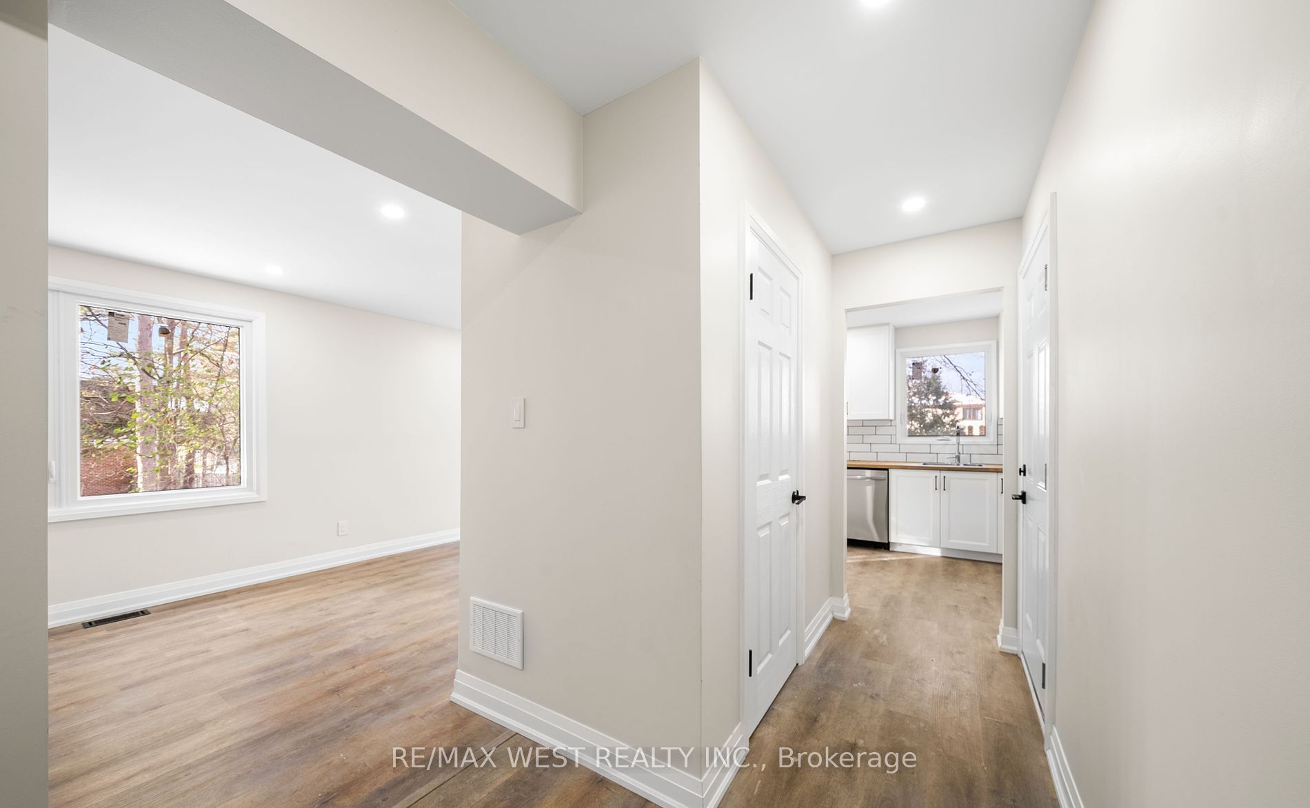 Additional image 5 of Main-36 Wilson Court, Barrie, ON, L4N 5K8