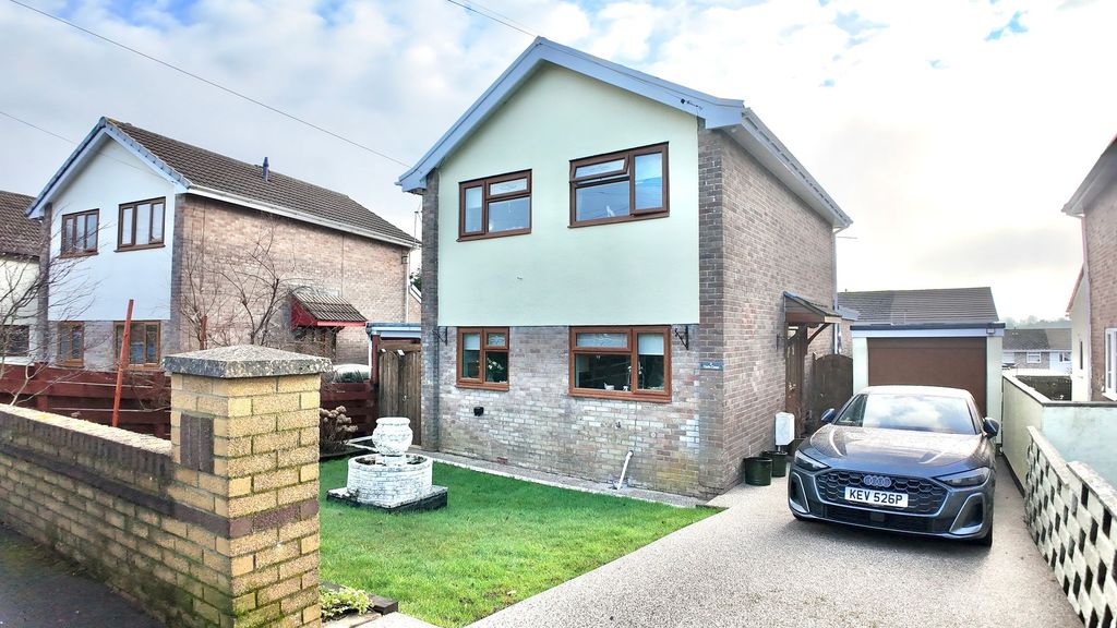 3 bed detached house for saleClyde Close, Pontllanfraith NP12