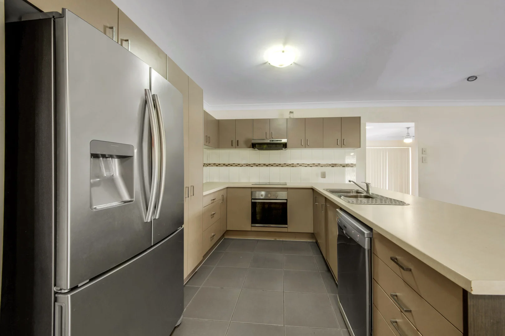 8 London Close, Calliope QLD 4680 photo 2