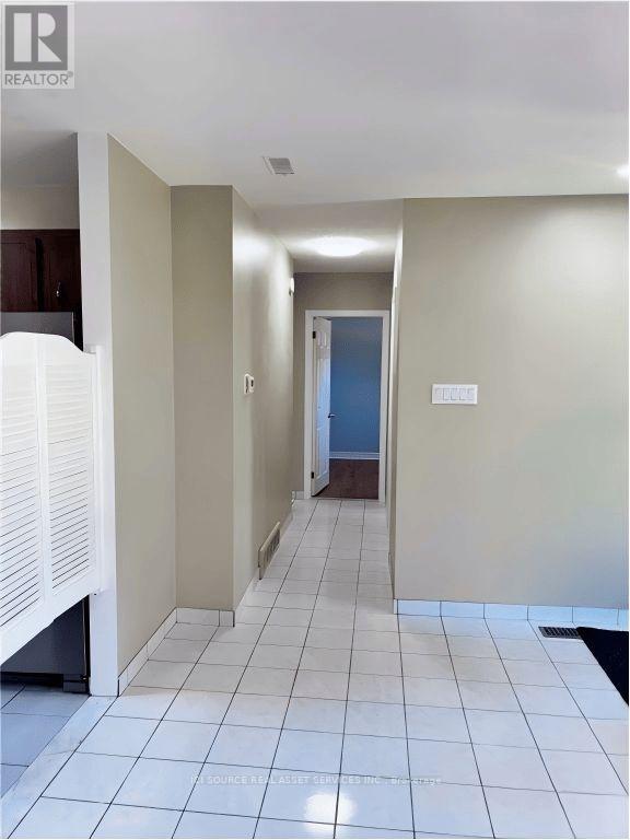 Additional image 4 of 8 Vanson Avenue, Ottawa, ON, K2E6A8