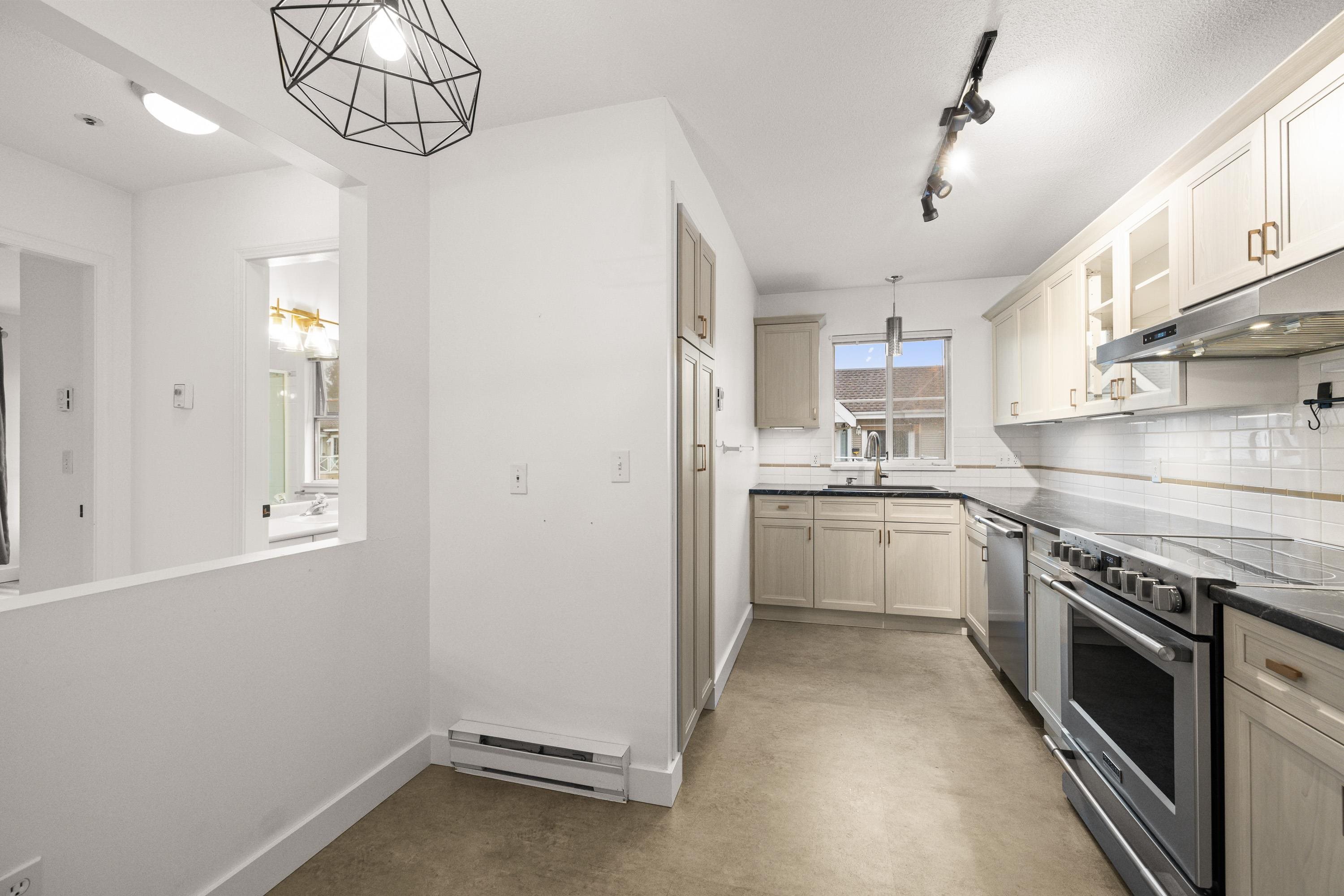 Additional image 3 of 302-5556 201a Street, Langley, BC, V3A 8K5